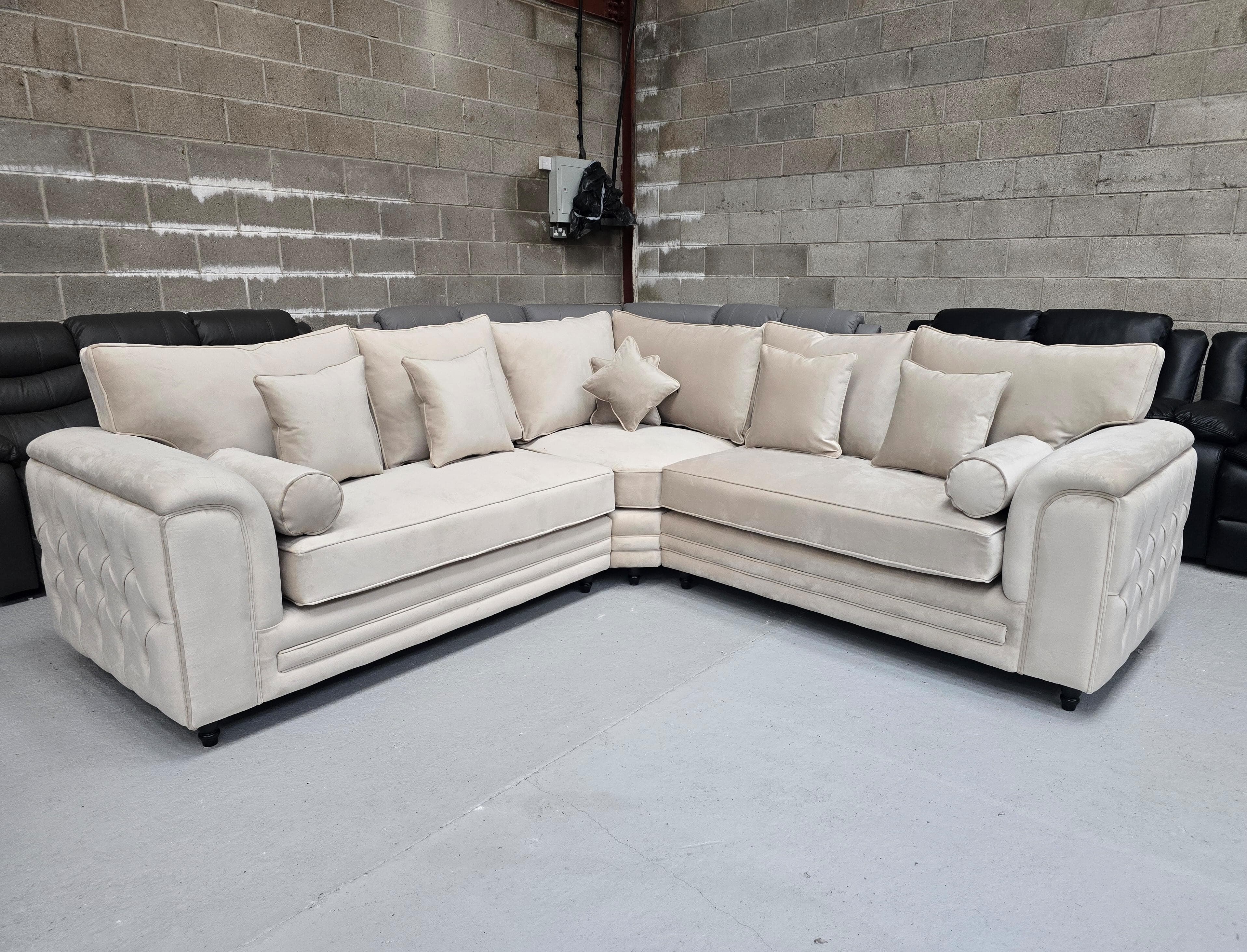 Zara Chesterfield Corner Sofa – Cream Plush Fabric